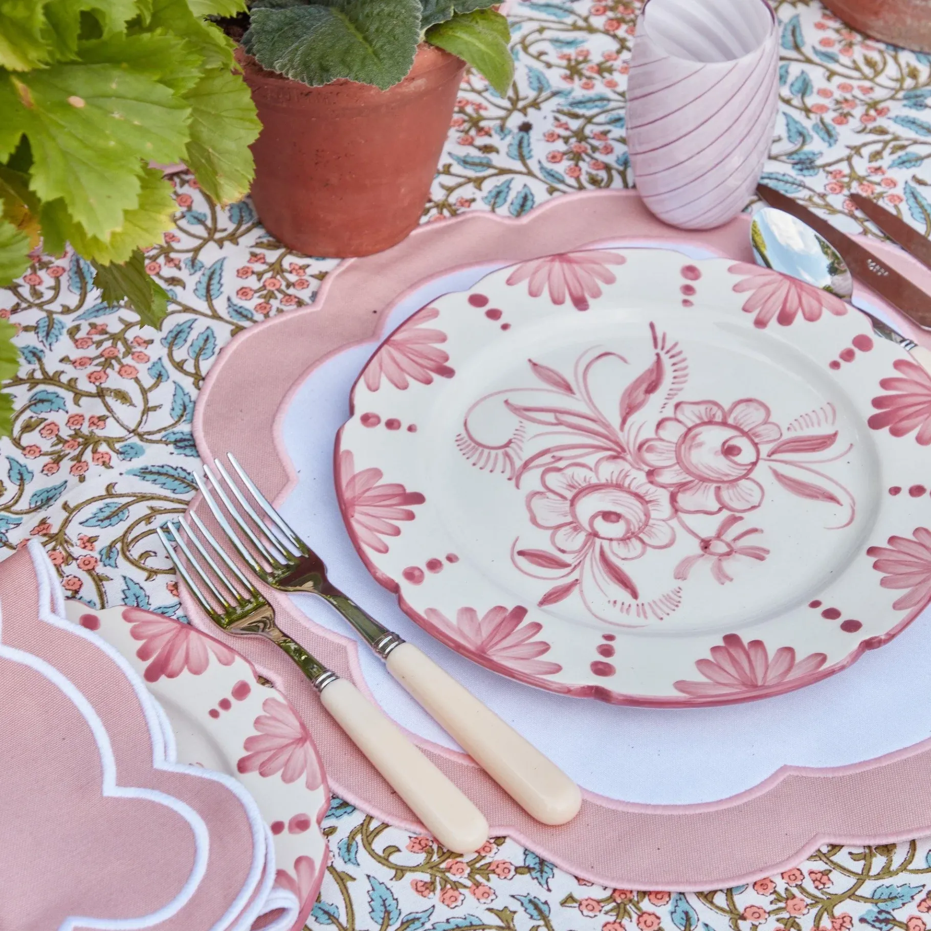 Mrs. Alice Placemats|Pink Applique Placemats (Set Of 4)