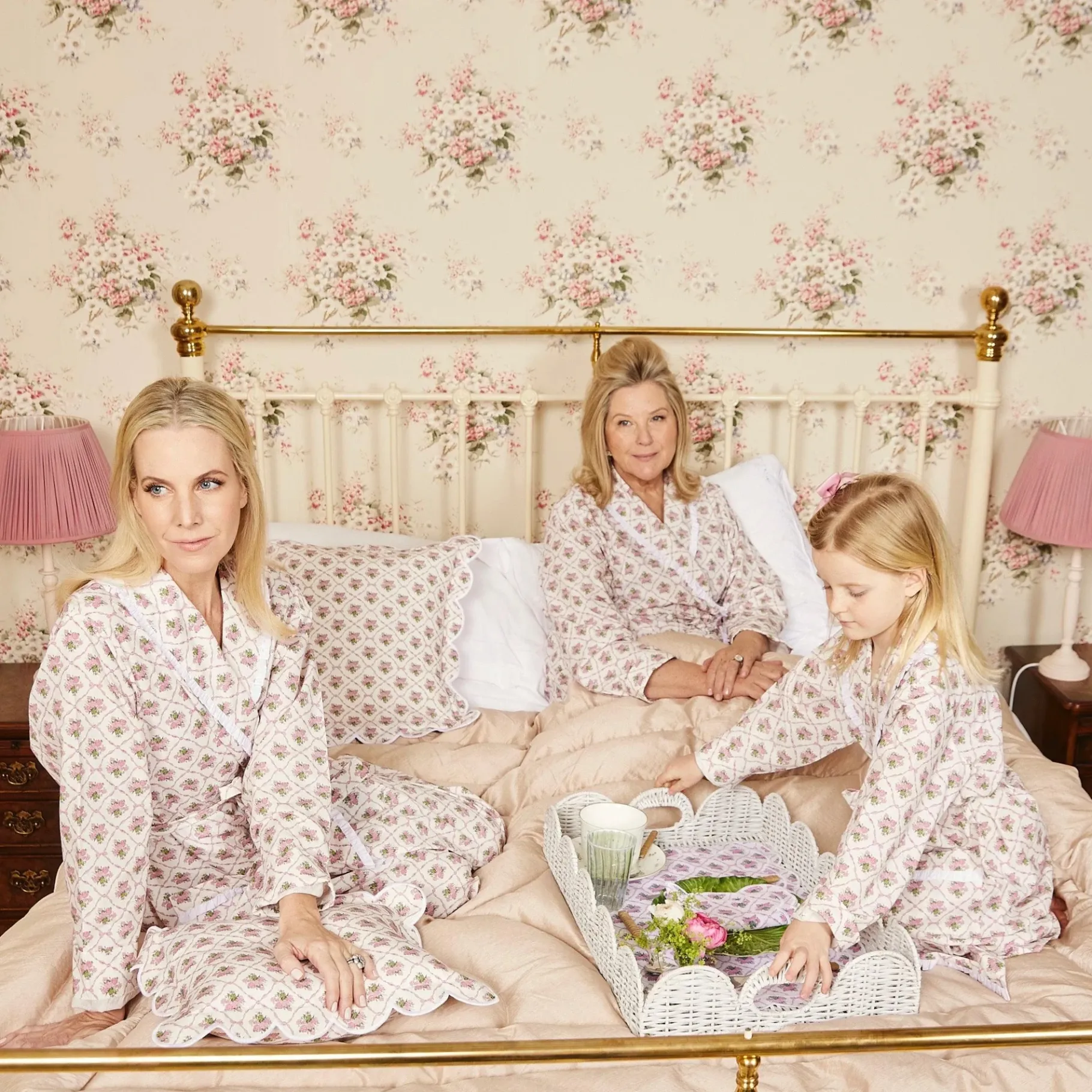 Mrs. Alice Aprons & Robes|Pink Bouquet Dressing Gown