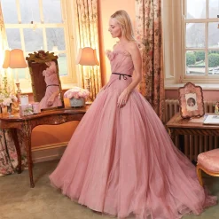 Mrs. Alice Candles|Portrait Of A Garden Scented Candle