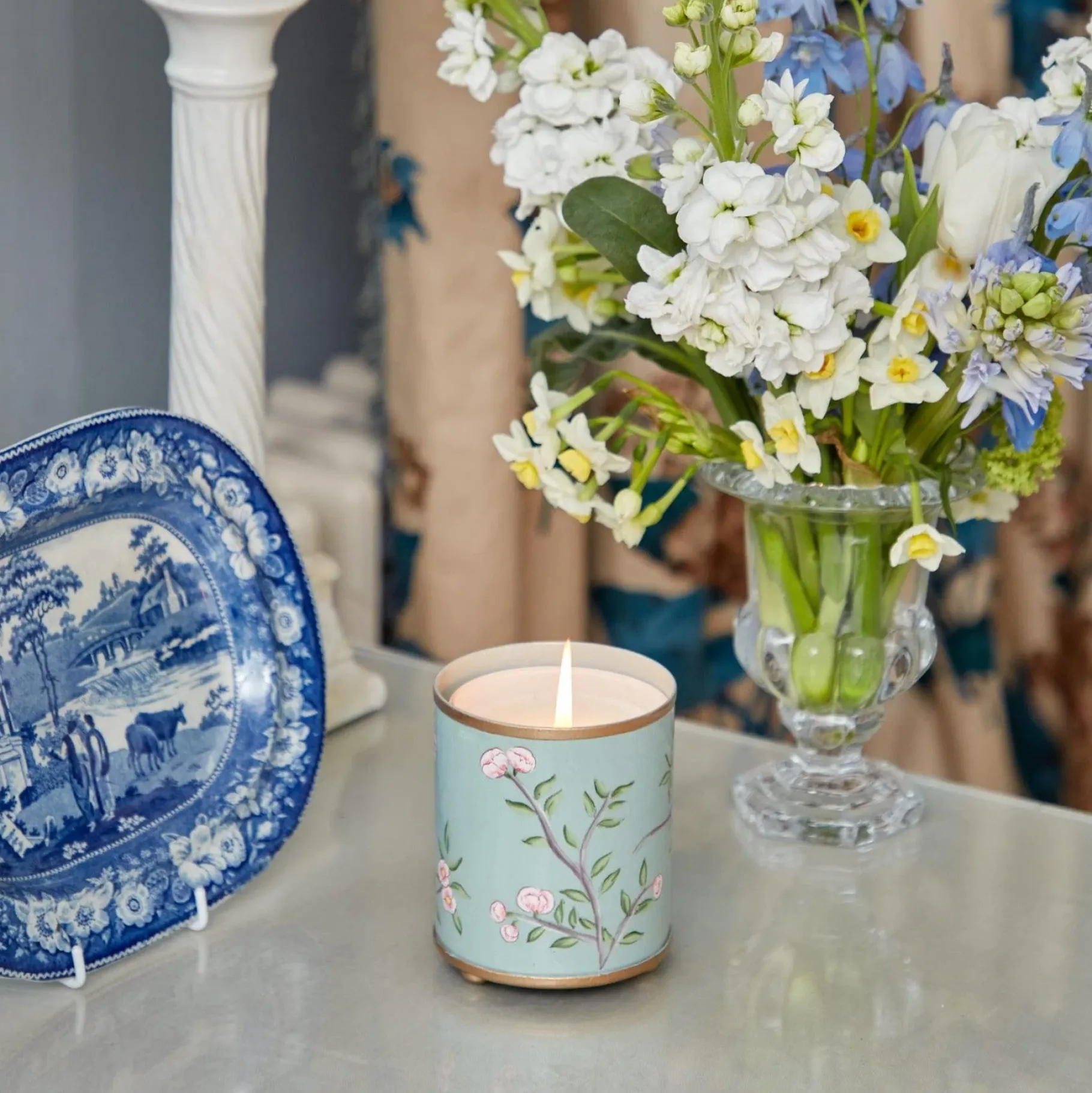 Mrs. Alice Candle Holders|Velvet Oak Scented Candle & Pot Set